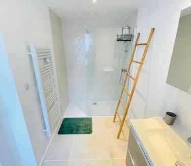 Fontainebleau Apartment | La Suite du Palais - Cozy - Netflix