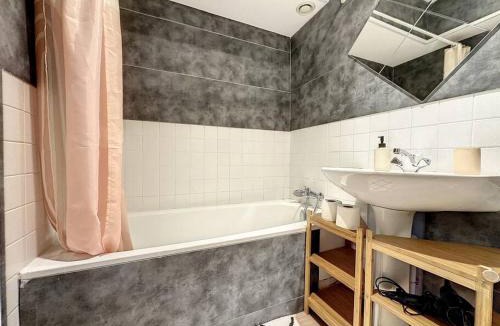Saint-Helier Apartment | La Suite Duhamel - Au pied de la Gare - Au Calme
