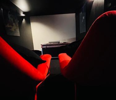 Saint-Lambert-du-Lattay Villa | La Suite Spa & Cinéma