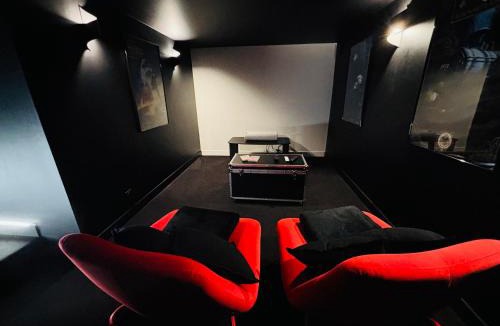 Saint-Lambert-du-Lattay Villa | La Suite Spa & Cinéma