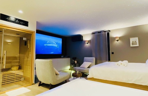 Saint-Laurent-dAndenay House | La Suite spa du Moulin