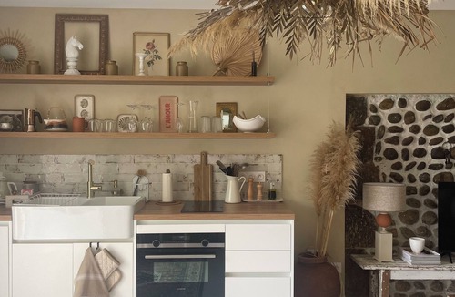 Saint-Paul-les-Romans Apartment | La Suite Drômoise 1809 Country chic accommodation with Spa bath