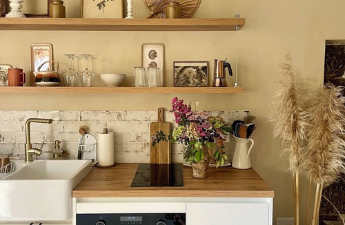 Saint-Paul-les-Romans Apartment | La Suite Drômoise 1809 Country chic accommodation with Spa bath