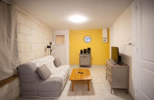 Villefranche-de-Rouergue Apartment | La suite d'Amanda-wifi-jardin NO KITCHEN