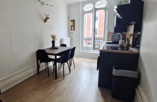 Beauvais Apartment | La Suite Greenwood, spacious & cozy