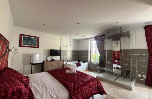 Villeneuve-sur-Yonne Apartment | La Suite Love de l Écu