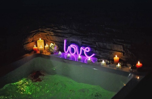 Bourgoin-Jallieu Apartment | La suite Majestueuse/Private XXL spa/Croix de st André/Luminous ambience/Luxury