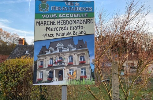 Fere-en-Tardenois Apartment | La Suite Nocturne