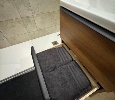 Valenciennes House | La suite Nova - Jacuzzi