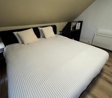 Valenciennes House | La suite Nova - Jacuzzi