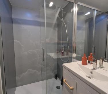 Les Ponts-de-Ce Apartment | La Suite - Résidence Chez Gally à Angers