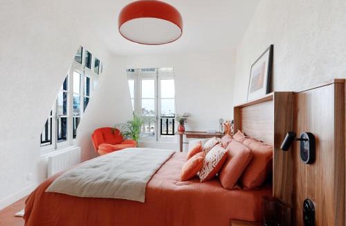 Saint-Merri Apartment | la suite rouge du marais