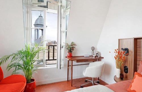 Saint-Merri Apartment | la suite rouge du marais