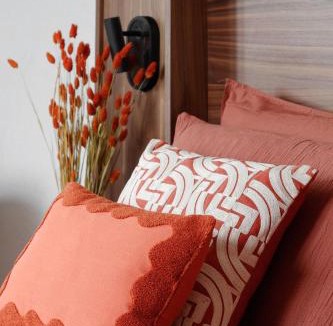 Saint-Merri Apartment | la suite rouge du marais