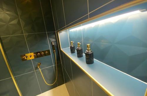 Saint Nicolas - Charles III - Ville vieille - Trois Maisons - Leopold Apartment | La Suite Saphir – spa privatif