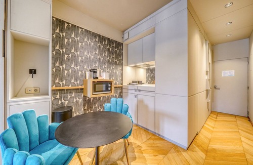Hotel de Ville - Quinconces Apartment | La Suite - Studio Apartment, Sleeps 2