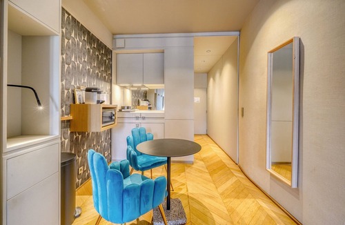 Hotel de Ville - Quinconces Apartment | La Suite - Studio Apartment, Sleeps 2