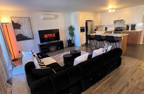 Plateau Apartment | La Suite Tapis Noire, 15mn to downtown Ottawa