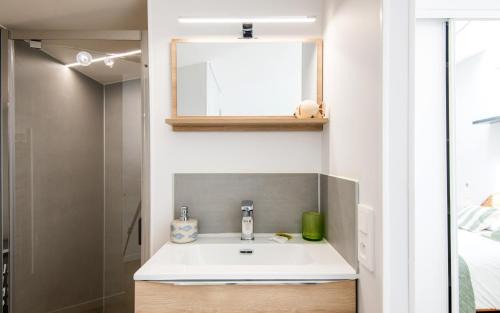 Millau Apartment | LA SUITE terrasse, wifi,parking,clim