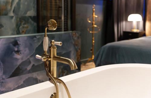 La Celle-sous-Gouzon Apartment | La Suite Versailles freeParking table massage Clim