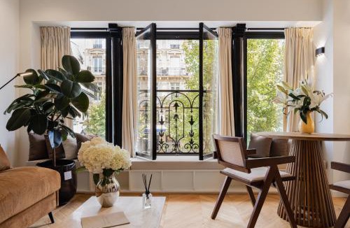 Quartier de la Folie-Mericourt Apartment | La Suite - Voltaire I - 1 bedroom with AC