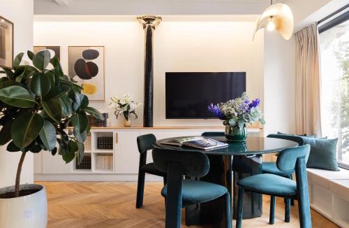 Quartier de la Folie-Mericourt Apartment | La Suite - Voltaire II - 2 bedrooms with AC