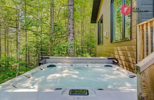Pont-Rouge House | La Sunny-Haus - Chalet Spa privé Lumineux 2 suites - Resort près de Québec