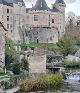 Ruffec Apartment | La tête dans les étoiles