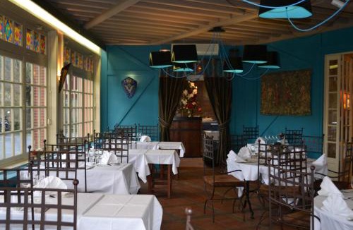 Civrieux-d'Azergues Hotel | La Tablée Médiévale