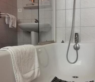 Bislee Hotel | La Table Des Bons Peres