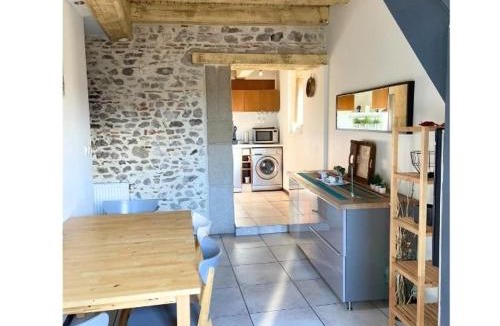 Centre Ville Apartment | La table ronde