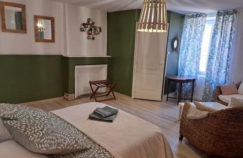 Forges-les-Bains Apartment | La Tanière