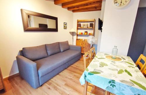 Bagneres-de-Luchon Apartment | La Tanière, T2 duplex, centre Luchon, 4 personnes, wifi, 3ème étage