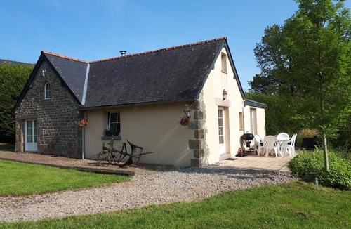 Saint-Michel-de-Montjoie Apartment | La Tentonniere