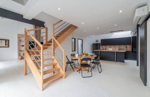 Laval House | La Terrasse - Climatisation - Parking