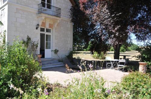 Brain-sur-Allonnes Apartment | La Terrasse de L'Orangerie du Château - Art Nouveau - GITE 2 Personnes