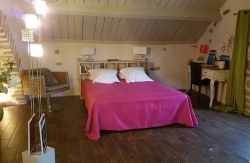 Compregnac Bed & Breakfast | LA TERRASSE DE PEYRE "chambre la grange" (barn room)