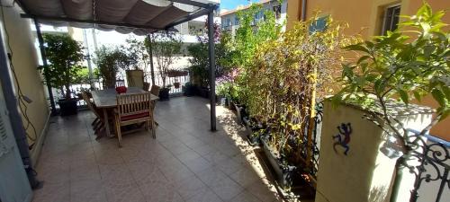 Liberation Apartment | la terrasse