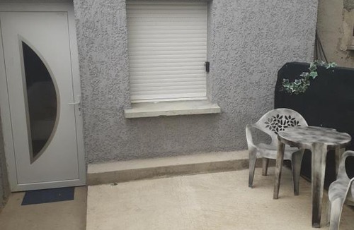 Paroy-sur-Tholon Apartment | La terrasse