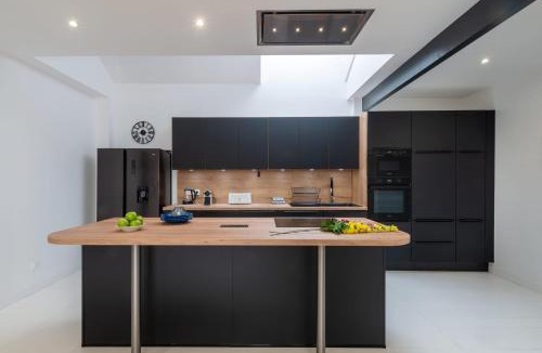 Laval House | La Terrasse - Wifi - Parking - Clim