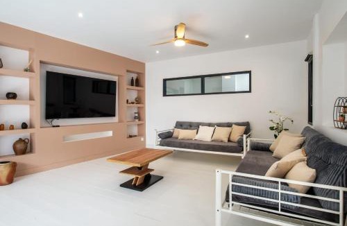 Laval House | La Terrasse - Wifi - Parking - Gare