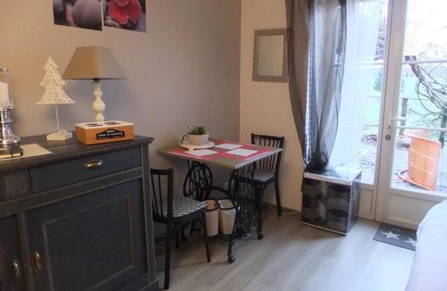 Chalus House | La THIBAUDIERE Glycine