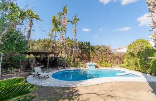 El Castell de Montornes House | La Torre: casa perfecta con piscina privada