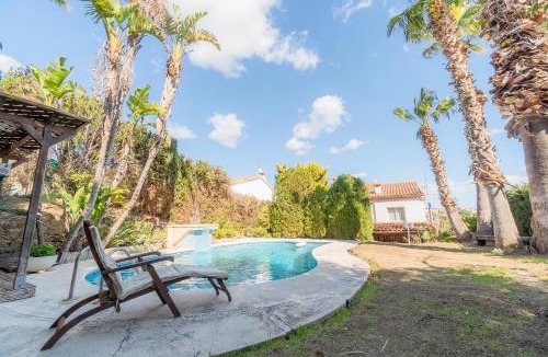El Castell de Montornes House | La Torre: casa perfecta con piscina privada