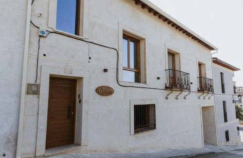 Jadraque House | La Toscana Casa Rural piscina ,parking ,barbacoa