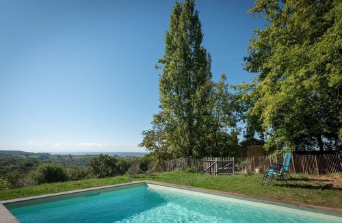 Malabat House | La Toumet – Family Home with Pool and Pyrenees View
