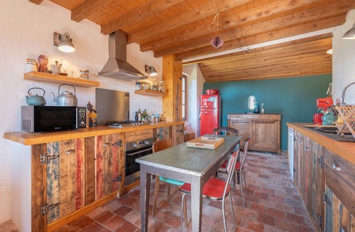 Malabat House | La Toumet – Family House with Pool and Pyrenees View