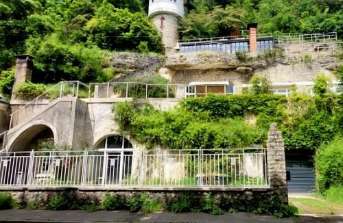 Saint-Etienne-de-Chigny Apartment | La Tour'angelle