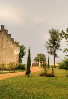 Auzouer-en-Touraine House | la tour carrée d'un chateau