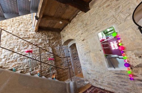 Chateau-Chalon Bed & Breakfast | La Tour Charlemagne